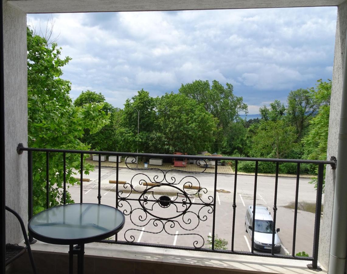 Private Apartments In White Rock Castle บัลชิค ภายนอก รูปภาพ